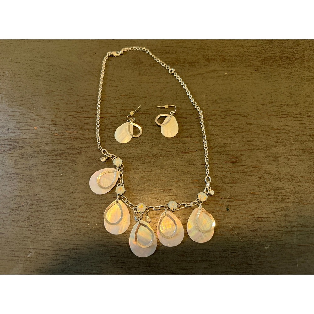 vintage Silver Tone Mother of Pearl Shell Teardrop Cluster Bib Necklace